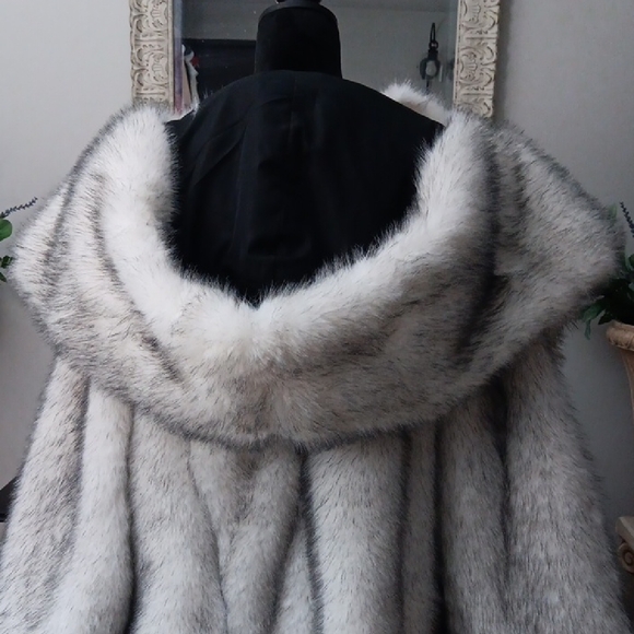 Luxurious Gray Teddy Jacket - Picture 2 of 7